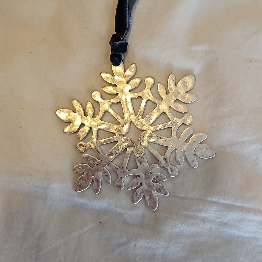 🪅 Snow Flake Christmas Tree Ornament - Picture 3 of 4
